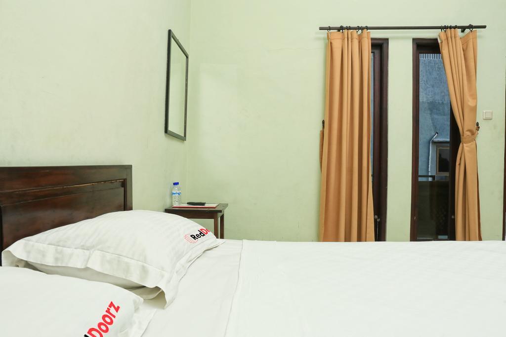 Hotel Reddoorz @ Mataram Kuta 3 Exteriér fotografie