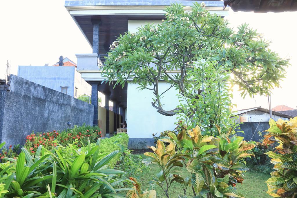 Hotel Reddoorz @ Mataram Kuta 3 Exteriér fotografie